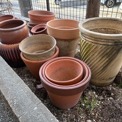 【0円無料！】テラコッタ鉢・角鉢・大小丸鉢の画像