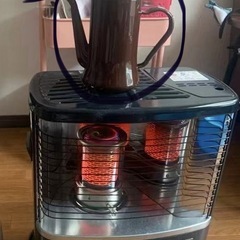 コロナ　灯油ストーブ　ヒーター 2019年製　灯油容器2個付き　の画像