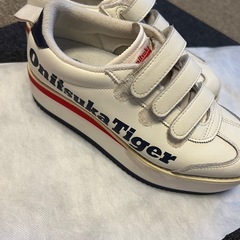 オニツカタイガー厚底スニーカー23センチの画像