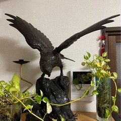 置物　鷹の画像