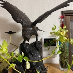 置物　鷹の画像