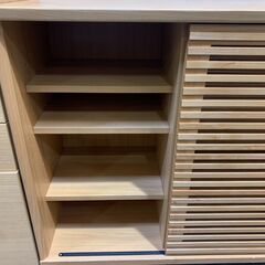 和モダン｜格子デザイン｜引き戸｜脚付きサイドボードの画像