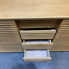 和モダン｜格子デザイン｜引き戸｜脚付きサイドボードの画像