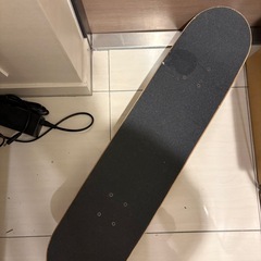 スケボー、スケートボード(やり取り中)の画像