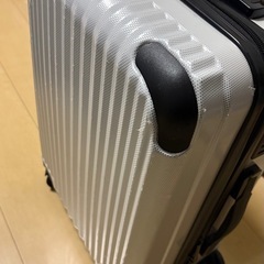 機内持ち込み可スーツケース　白の画像