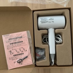 美品　SHARP ドライヤー IB-P801-W ルミナスホワイトの画像