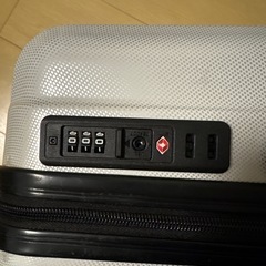 機内持ち込み可スーツケース　白の画像