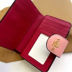 COACH ピンク シグネチャー 二つ折財布 【未使用】の画像