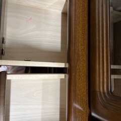 平成レトロな食器棚の画像