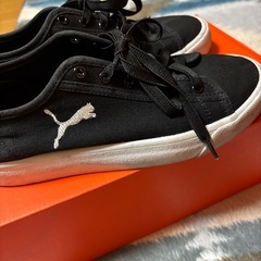 PUMAレディーススニーカー　23.5cmの画像