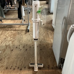 業界最強軽量クラス✨IRISOHYAMAアイリスオーヤマ2020年製IC-SLDC4E約1.2㎏空気の力でゴミをかき出す❗️白ホワイト掃除機の画像