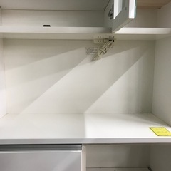 ジャングルジャングル貝塚店　レンジボード　白　ホワイト　3枚扉　引き出し　コンセント　磨りガラス　マグネット式　中古　貝塚市　二色浜の画像