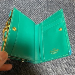 ターコイズ レザー 二つ折り財布の画像