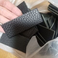 【お取引中】皮革ハギレ　差し上げます。取りに来て頂ける方の画像