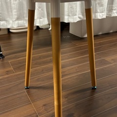 カフェテーブルの画像