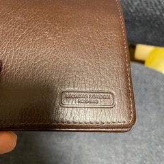 ブラウンレザー二つ折り財布の画像