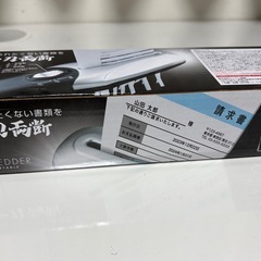 ★新品★ポータブルシュレッダー　見られたくない書類を一刀両断！！ワンタッチ操作の画像