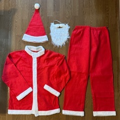サンタ衣装、クリスマスツリーライト、クリスマスソックス、クリスマスオーナメントの画像
