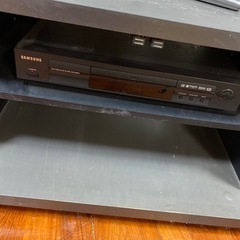 テレビ＋テレビ台＋DVD
まとめて無料（ジャンク）の画像
