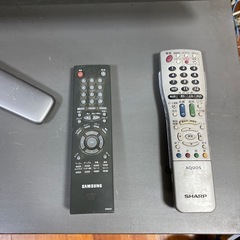 テレビ＋テレビ台＋DVD
まとめて無料（ジャンク）の画像