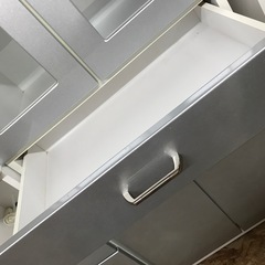 ジャングルジャングル貝塚店　食器棚　グレー　灰色　2枚扉　引き出し　透明ガラス　高さ調節可　調節　中古　貝塚市　二色浜の画像