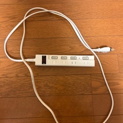 【300円】節電タップ 4個口／2.0m スイッチ付き・ブレーカー内蔵の画像
