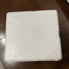 ゴディバ　発泡スチロール　正方形の画像