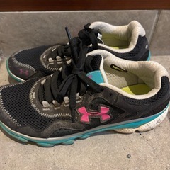 ★UNDER ARMORスニーカー★の画像