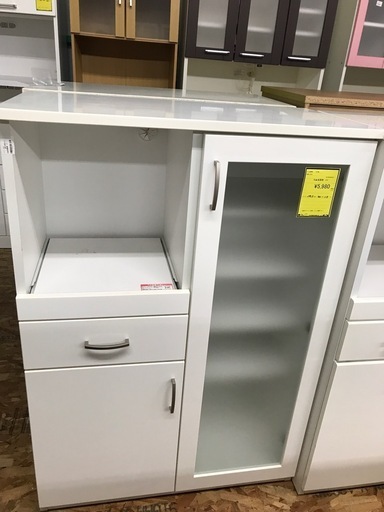 ジャングルジャングル貝塚店　食器棚　ニトリ　白　ホワイト　磨りガラス　扉　引き出し　コンセント　高さ調節可　調節　中古　貝塚市　二色浜