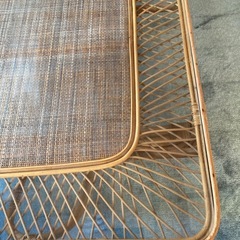 籐のテーブルの画像