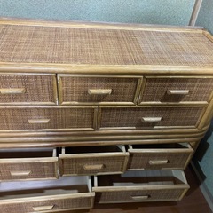 籐の小さな箪笥,タンス、たんす、チェストの画像