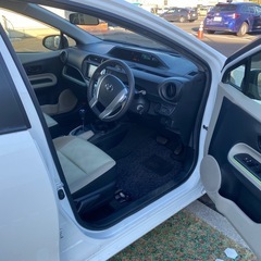 トヨタ アクア　平成26年式 予備車検2年付　低走行3.4万キロ　リサイクル料金などコミコミ　の画像