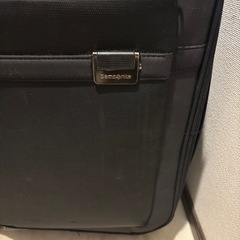 サムソナイト黒スーツケースの画像