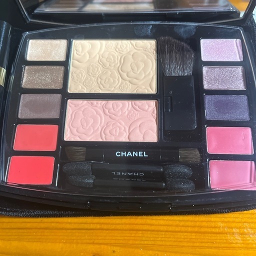 CHANEL   travelメイクパレット