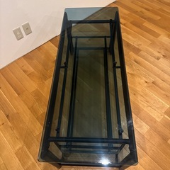 ガラステーブルの画像