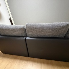 【明日(12/22)の昼12時00分頃引き取り可能の方のみ！安価でお譲りします。】LOWYA ロウヤ 3人掛けソファの画像