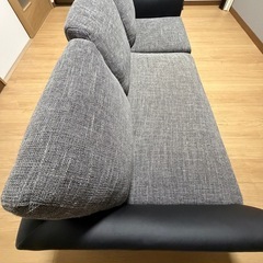 【明日(12/22)の昼12時00分頃引き取り可能の方のみ！安価でお譲りします。】LOWYA ロウヤ 3人掛けソファの画像