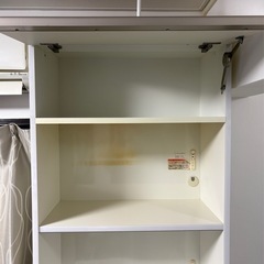 キッチン収納キャビネットの画像