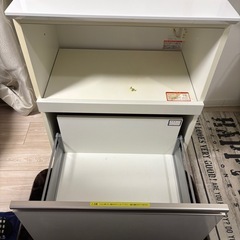 キッチン収納キャビネットの画像