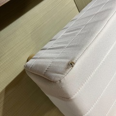 脚付きマットレスの画像