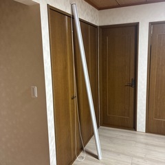 プロジェクター　ロールスクリーンの画像