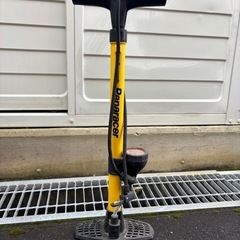 【取引中】GIANT ロードバイク 空気入れ付きの画像