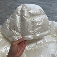 PUMA 光沢ダウン　ホワイトの画像