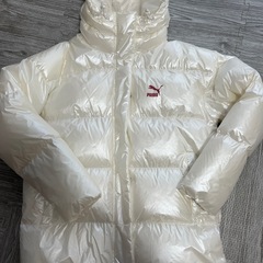 PUMA 光沢ダウン　ホワイトの画像