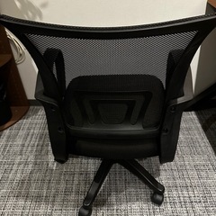 【4脚セット】メッシュオフィスチェア／肘掛け・キャスター付き／事務所・在宅向けの画像