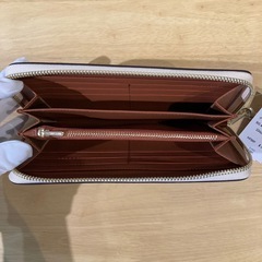 コーチ　ファスナー付長財布ホワイトI②【新品未使用】の画像