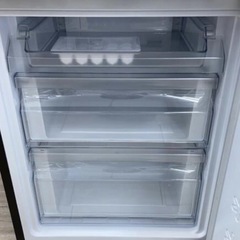 冷蔵庫【配達無料お届け設置出来ます💫都内近郊🚚】Haiel世界シェア1位✨148ℓ容量✨自動霜取り機能付き❄️除菌クリーニング済の極美品✨他にも冷蔵庫.洗濯機.電子レンジ.オーブン電子レンジ.炊飯器.テーブル&椅子.机&チェアー.ベット&マットレス.ドレッサーなど多種多様な美品が有ります✨お気軽にお問い合わせ下さい💫の画像