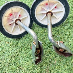 駒付き自転車 スタンド付き 子供 12インチぐらい？ キティちゃんの画像