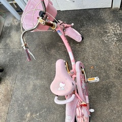 駒付き自転車 スタンド付き 子供 12インチぐらい？ キティちゃんの画像