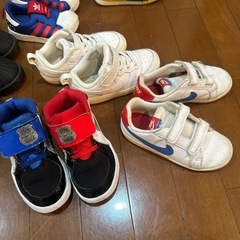たくさん　男の子　靴 の画像
